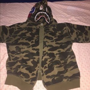 Bape hoodie kids xxl (men’s small)